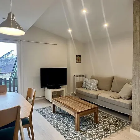 Minutar. Luminoso Y Reformado Apartmán *